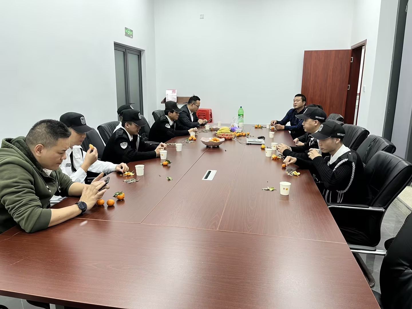 光明物業(yè)開展員工座談會(huì)